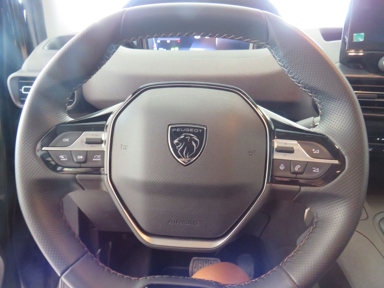 Peugeot Rifter Long Allure BlueHDi 130 EAT8 7 plazas - Foto 18