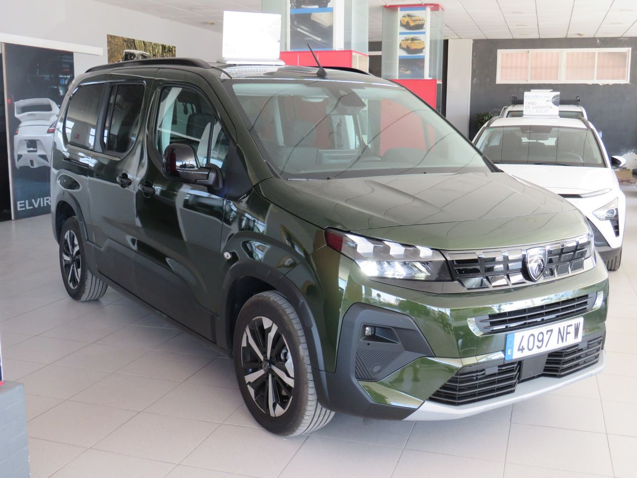 Peugeot Rifter Long Allure BlueHDi 130 EAT8 7 plazas - Foto 5