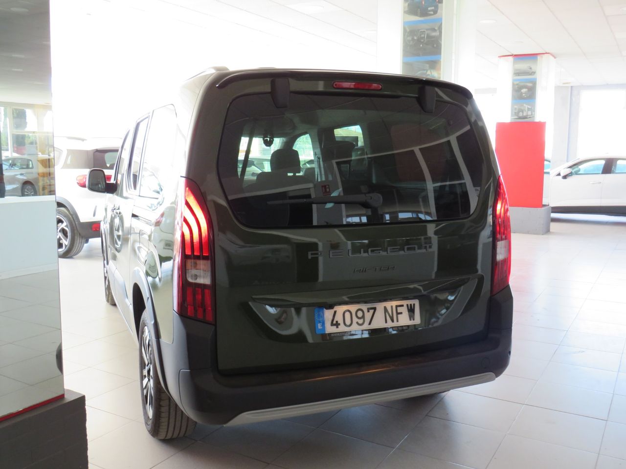 Peugeot Rifter Long Allure BlueHDi 130 EAT8 7 plazas - Foto 7