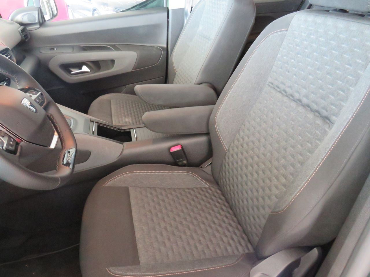 Peugeot Rifter Long Allure BlueHDi 130 EAT8 7 plazas - Foto 12