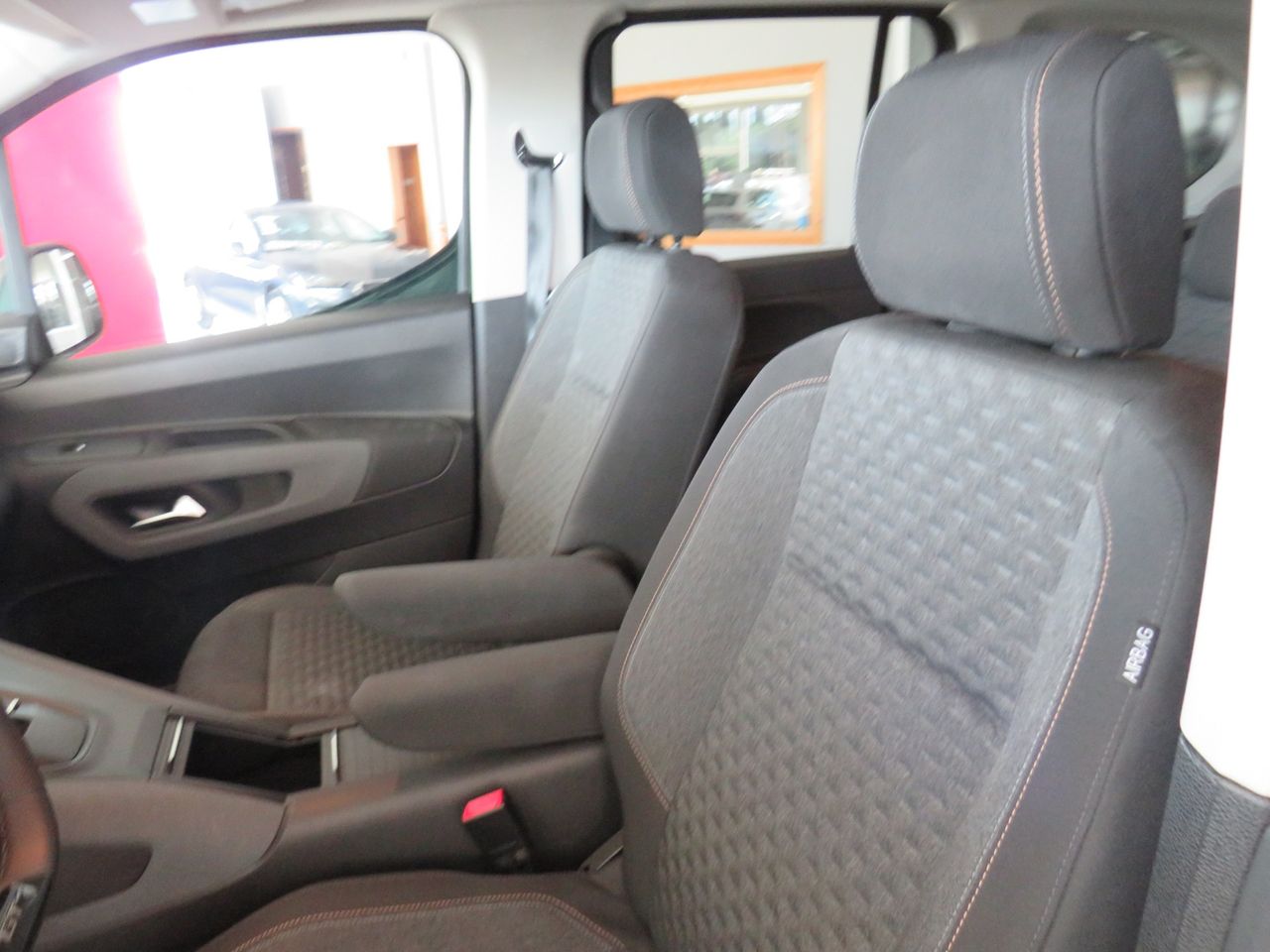 Peugeot Rifter Long Allure BlueHDi 130 EAT8 7 plazas - Foto 13