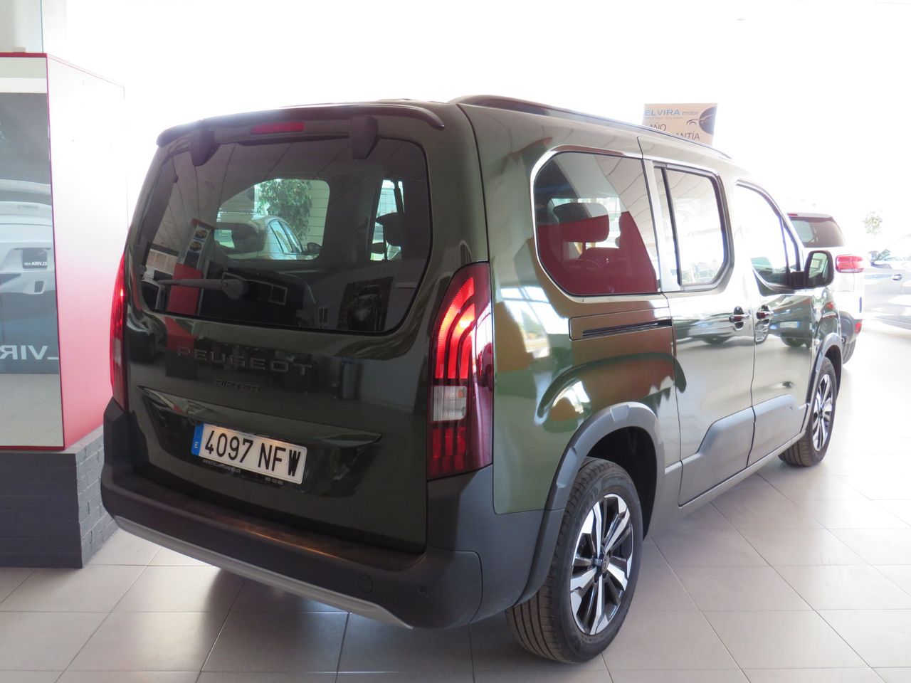 Peugeot Rifter Long Allure BlueHDi 130 EAT8 7 plazas - Foto 6