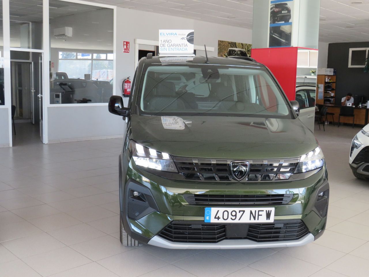 Peugeot Rifter Long Allure BlueHDi 130 EAT8 7 plazas - Foto 4