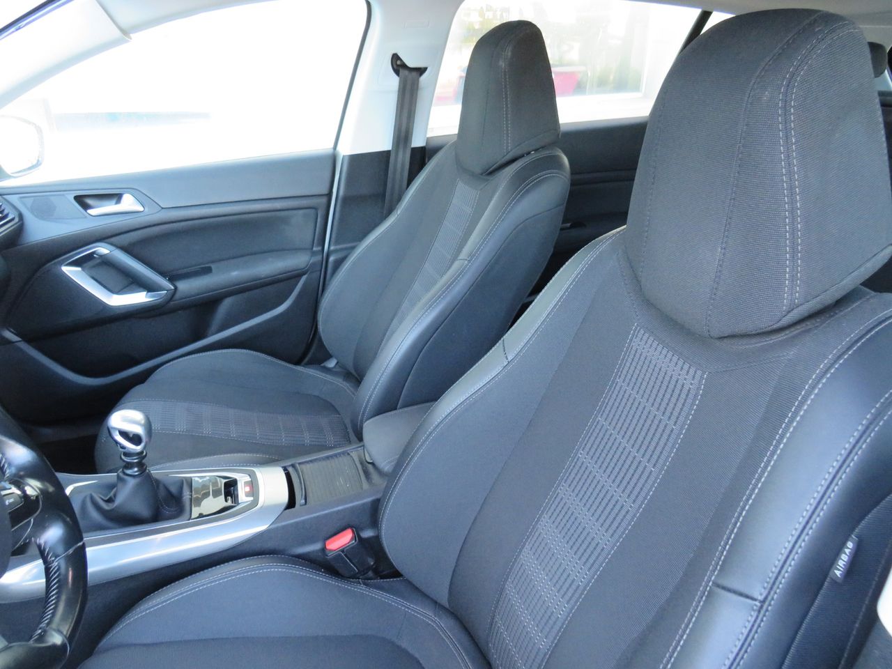 Peugeot 308 5p Allure 1.5 BlueHDi 130 S&S - Foto 27