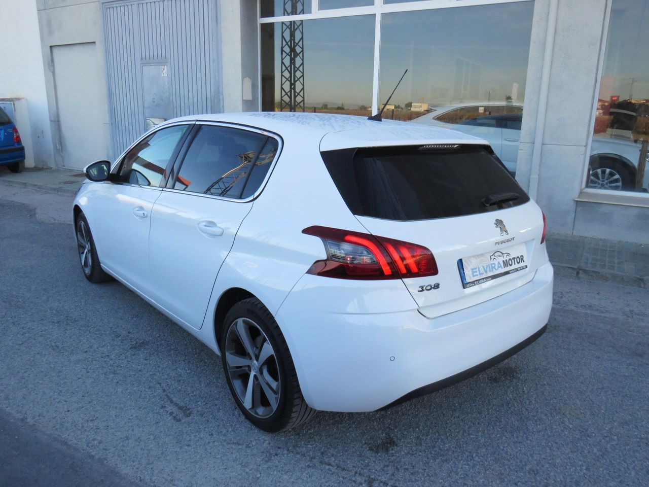 Peugeot 308 5p Allure 1.5 BlueHDi 130 S&S - Foto 17