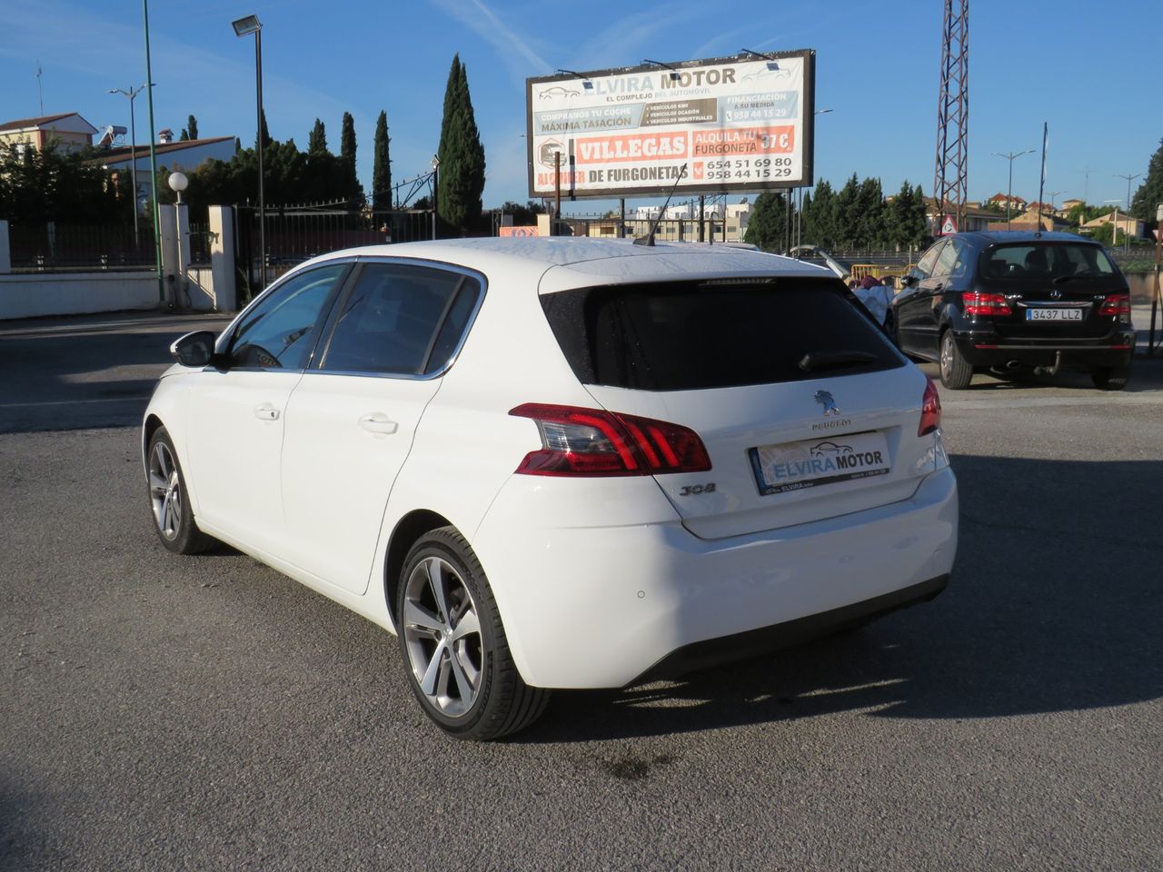 Peugeot 308 5p Allure 1.5 BlueHDi 130 S&S - Foto 5