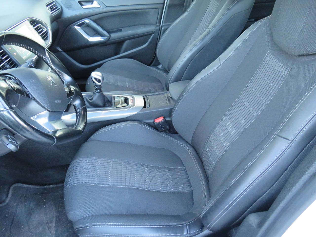 Peugeot 308 5p Allure 1.5 BlueHDi 130 S&S - Foto 26