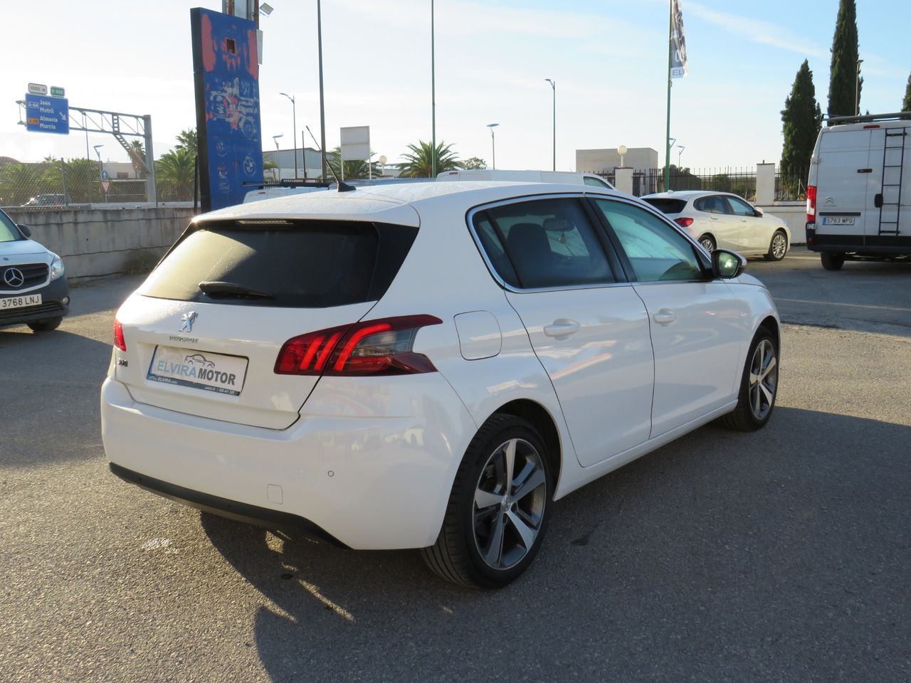 Peugeot 308 5p Allure 1.5 BlueHDi 130 S&S - Foto 10