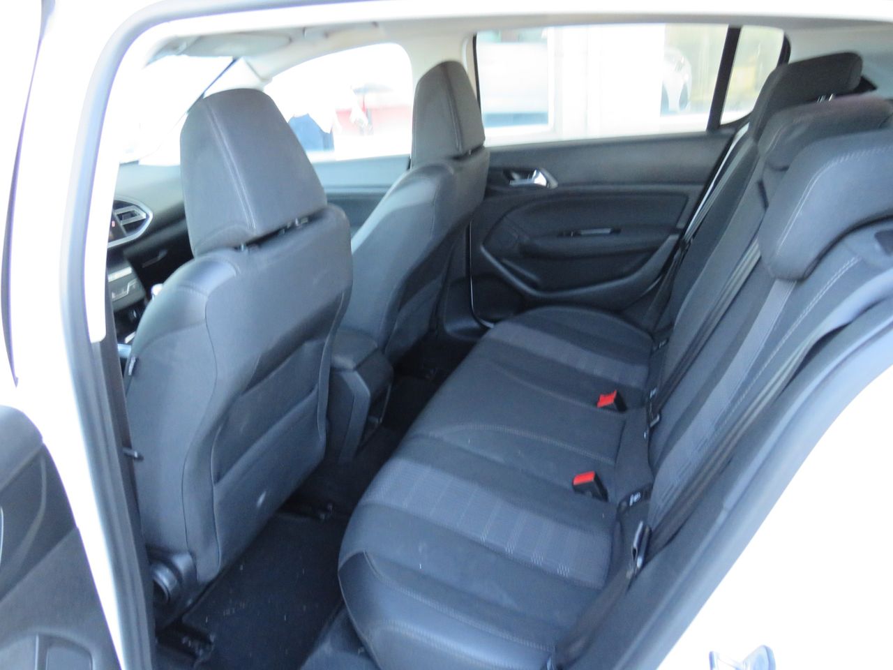 Peugeot 308 5p Allure 1.5 BlueHDi 130 S&S - Foto 31