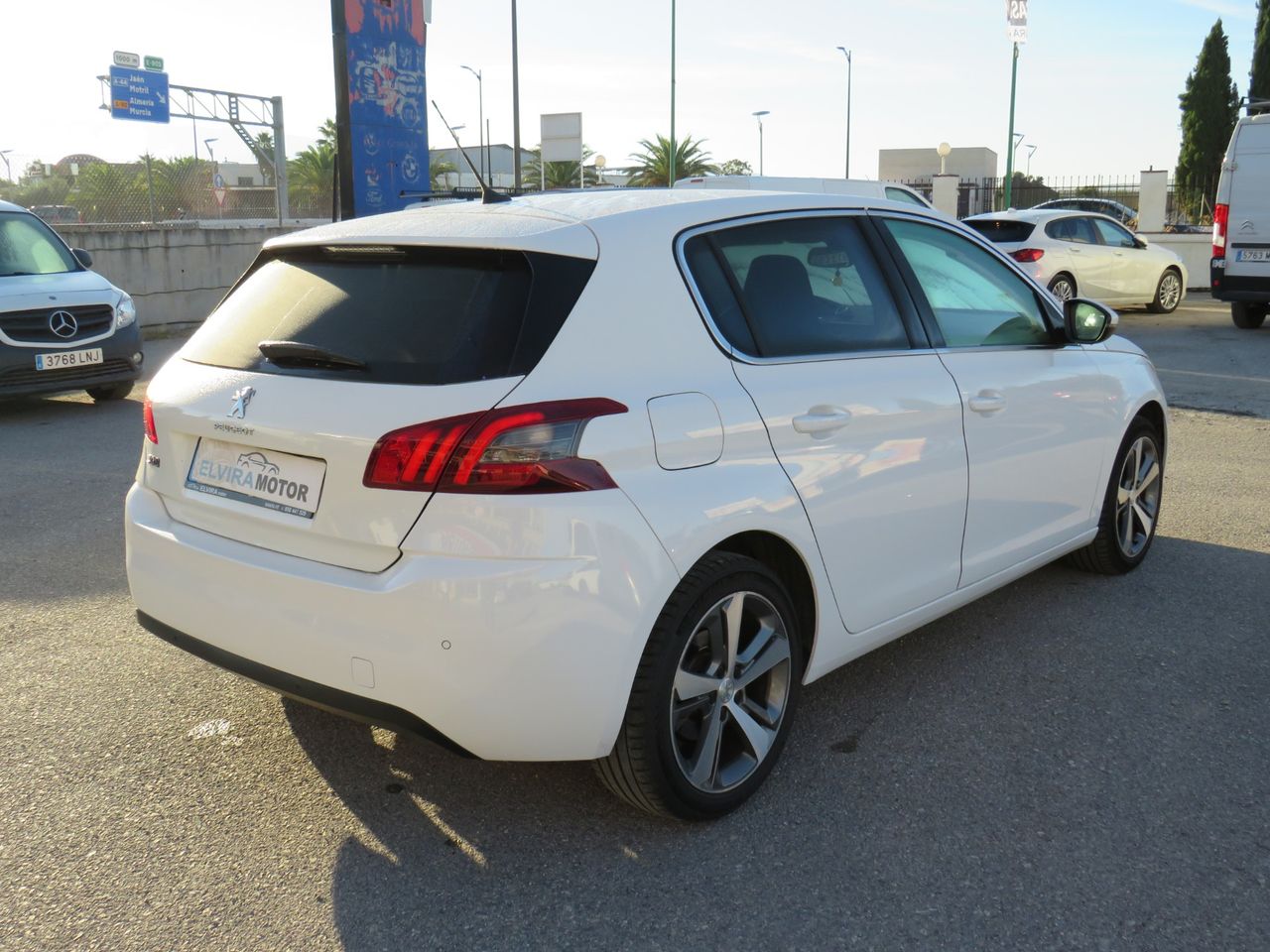 Peugeot 308 5p Allure 1.5 BlueHDi 130 S&S - Foto 11