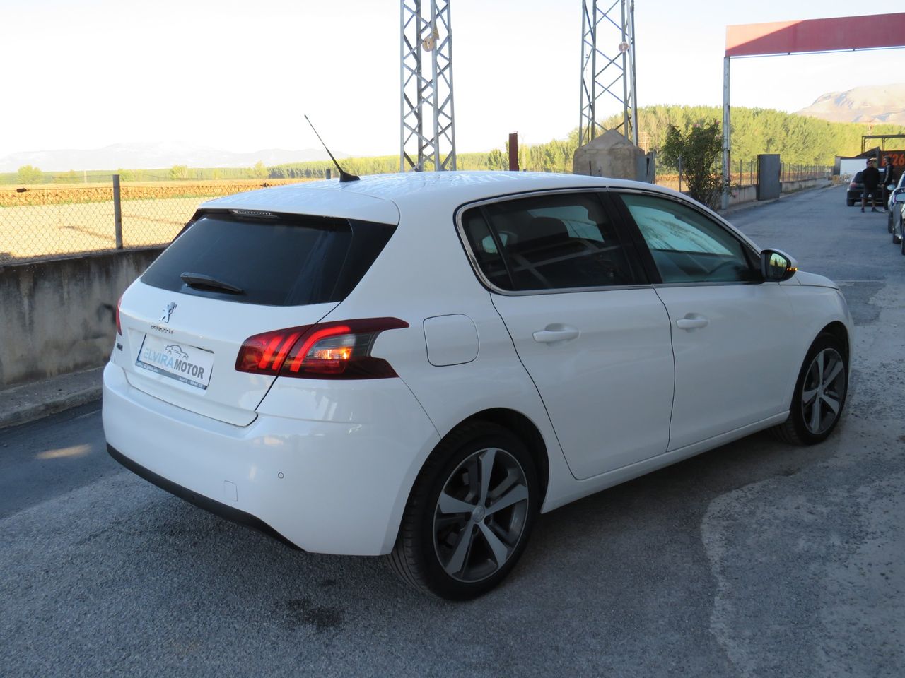 Peugeot 308 5p Allure 1.5 BlueHDi 130 S&S - Foto 20