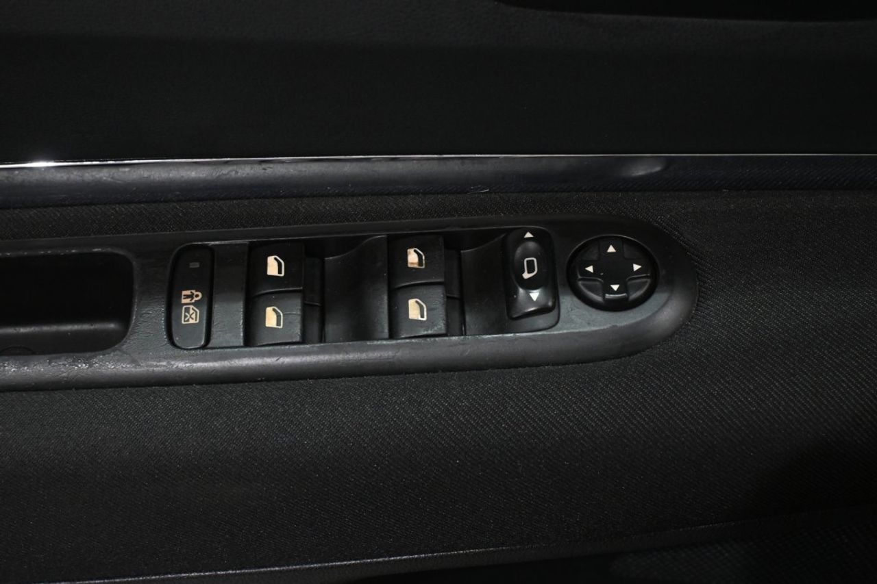 Peugeot 3008 3008 Premium 1.6 HDI 110 FAP - foto 30