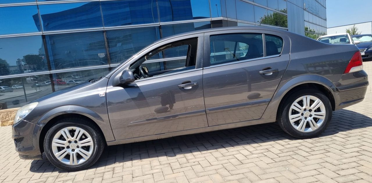 Opel Astra Sedán 1.7CDTi Edition110 - Foto 3