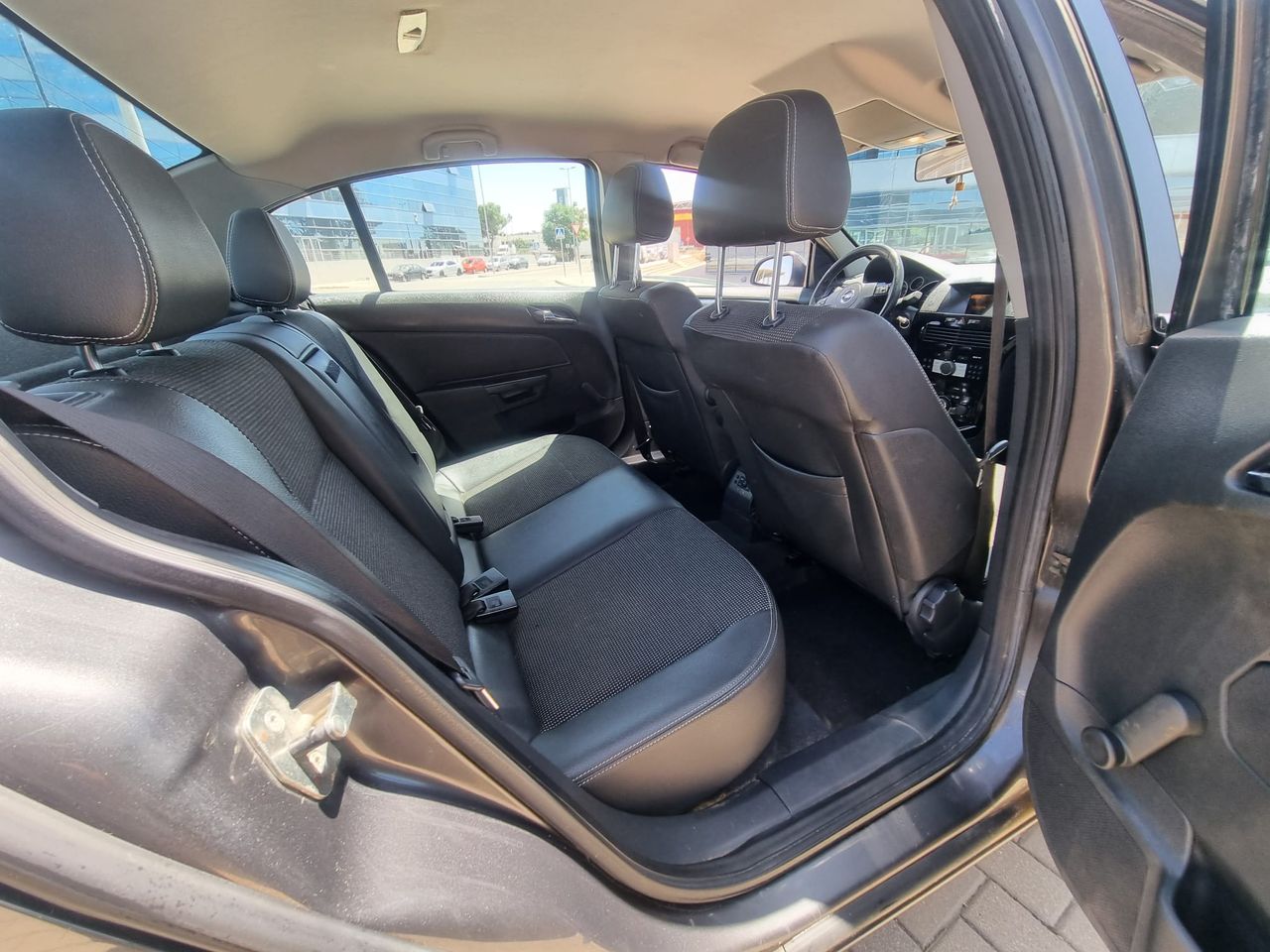 Opel Astra Sedán 1.7CDTi Edition110 - Foto 9