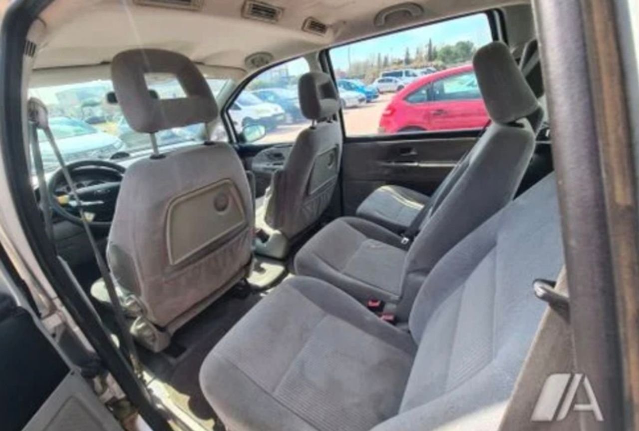 Ford Galaxy 1.9TDi Ghia 150 - Foto 8