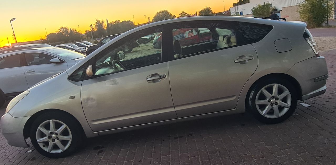 Toyota Prius 1.5 VVT-i - Foto 3