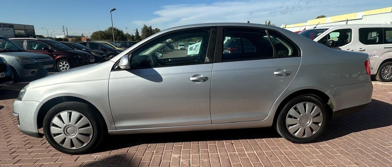 Volkswagen Jetta 1.6 Trendline - Foto 3