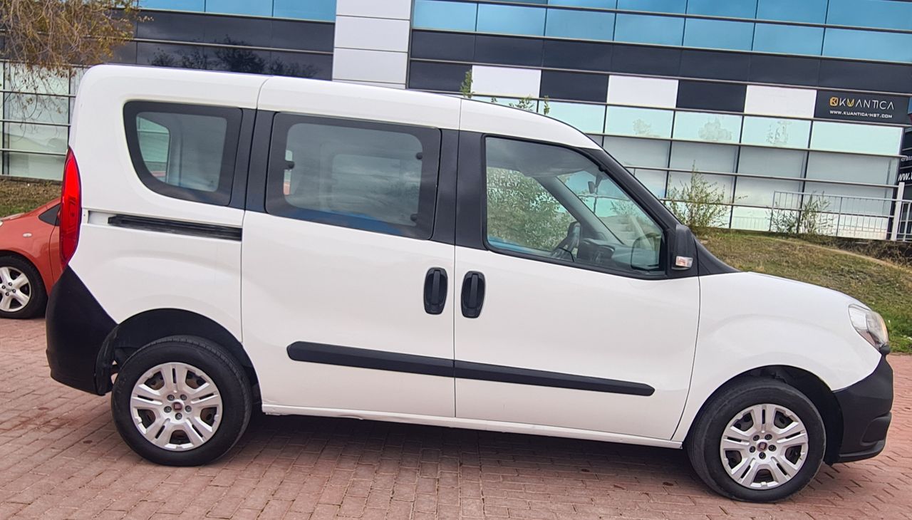 Fiat Doblò Panorama 1.6Mjt Lounge 70kW - Foto 7