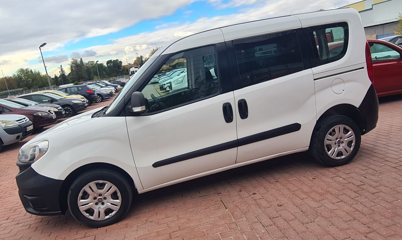 Fiat Doblò Panorama 1.6Mjt Lounge 70kW - Foto 3