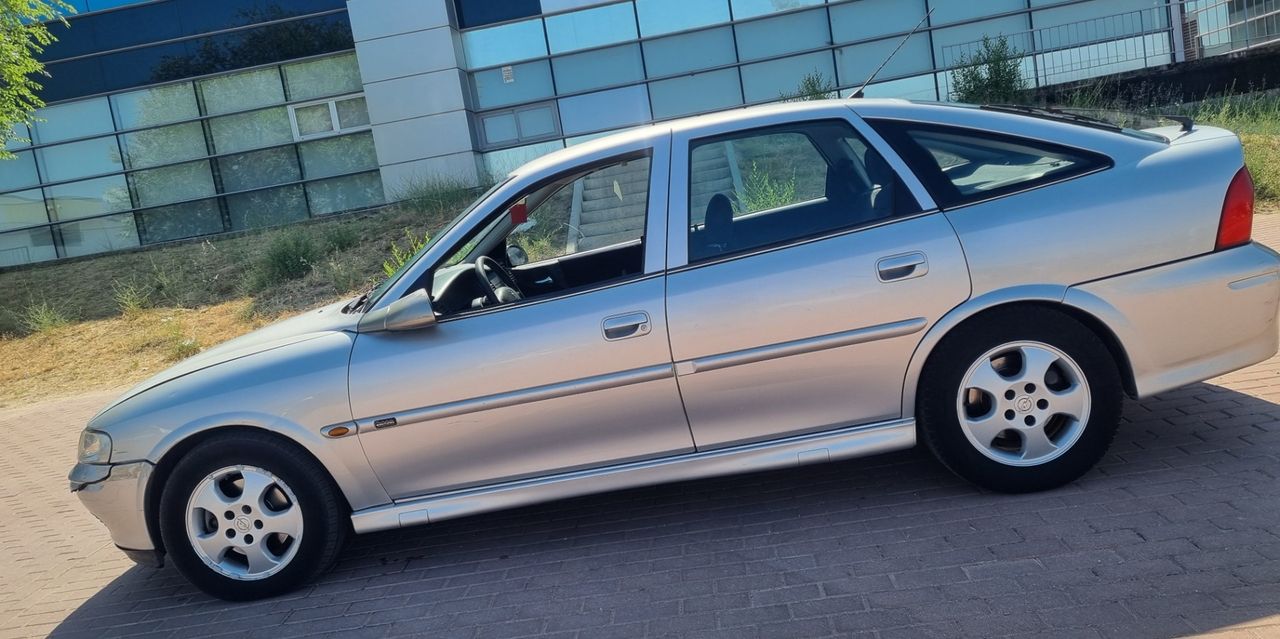 Opel Vectra 5p Comfort 2.0 DTI 16V - Foto 3