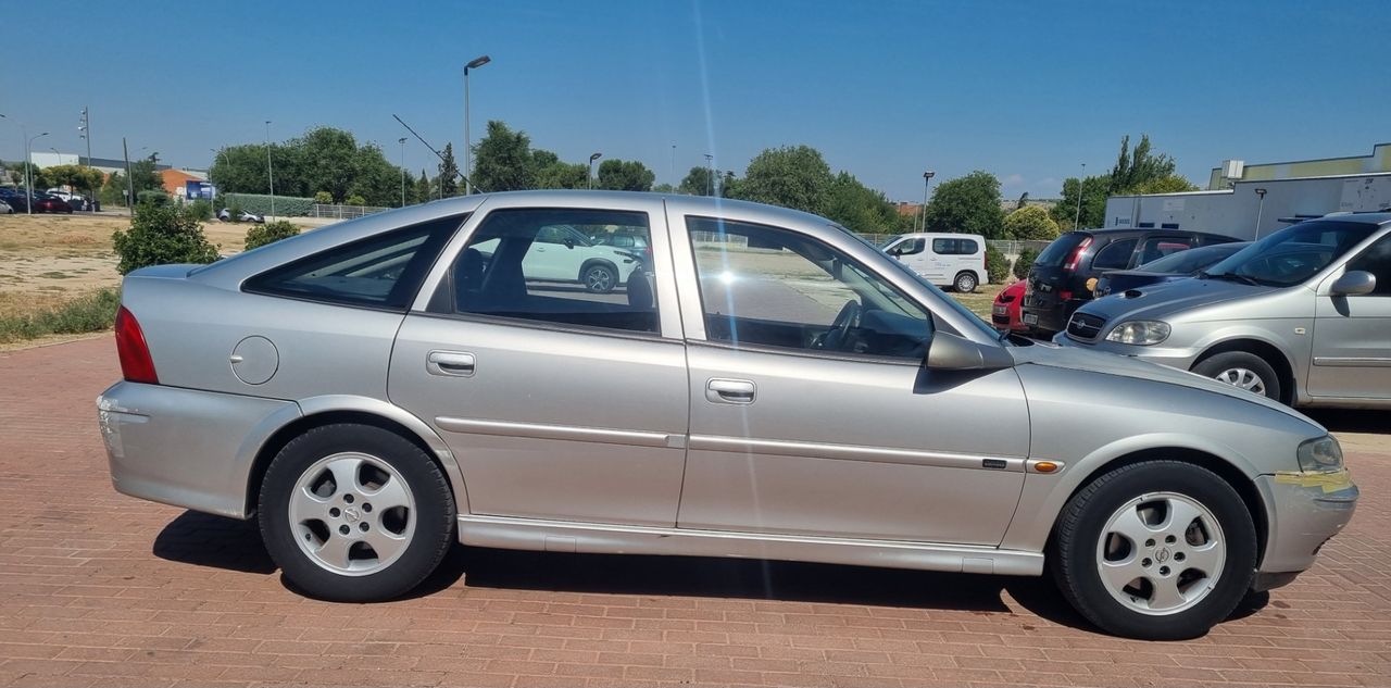Opel Vectra 5p Comfort 2.0 DTI 16V - Foto 6