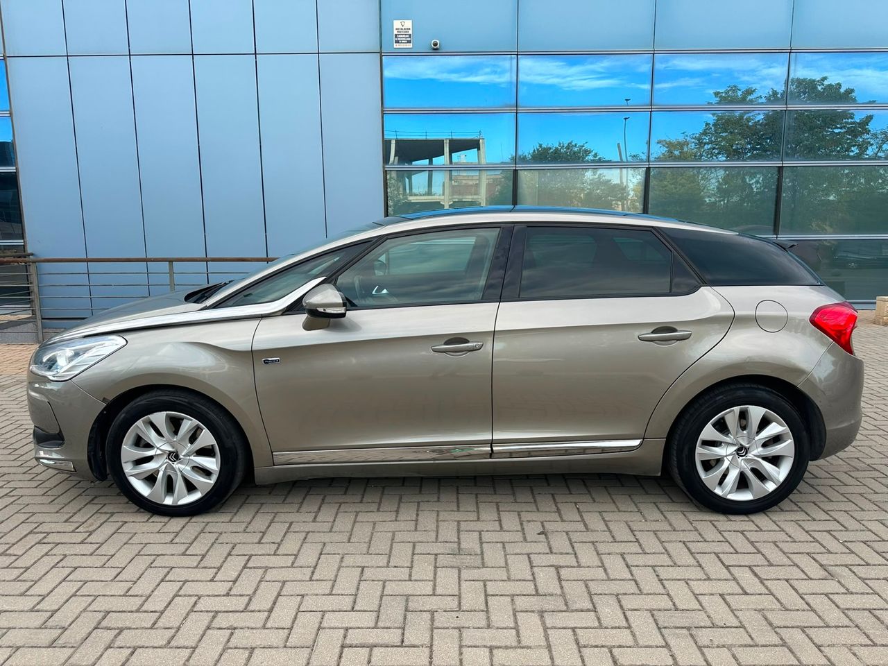 Citroën DS5 Hybrid4 Sport - Foto 3