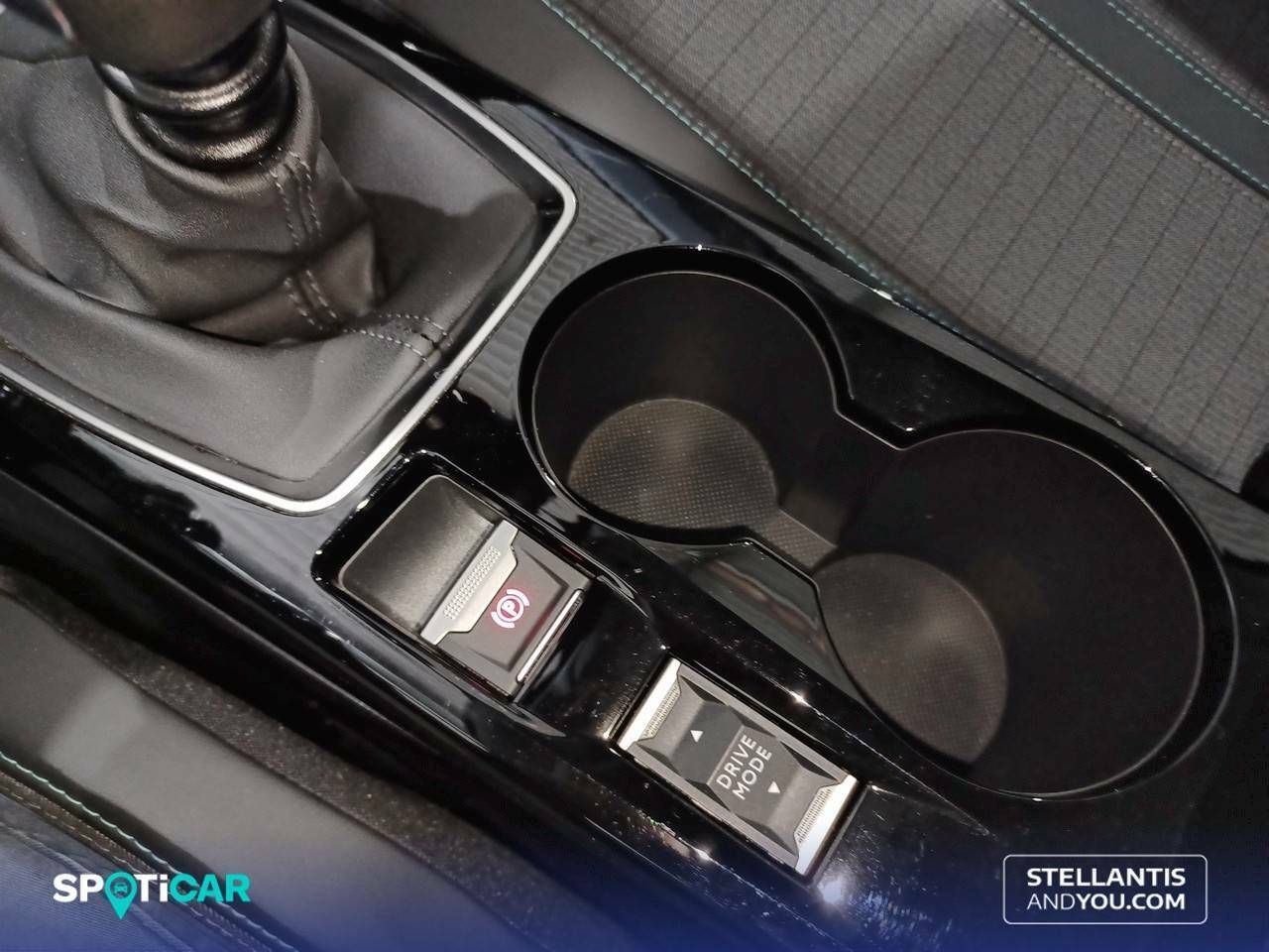 Peugeot 208   Puretech 100 Allure - Foto 20