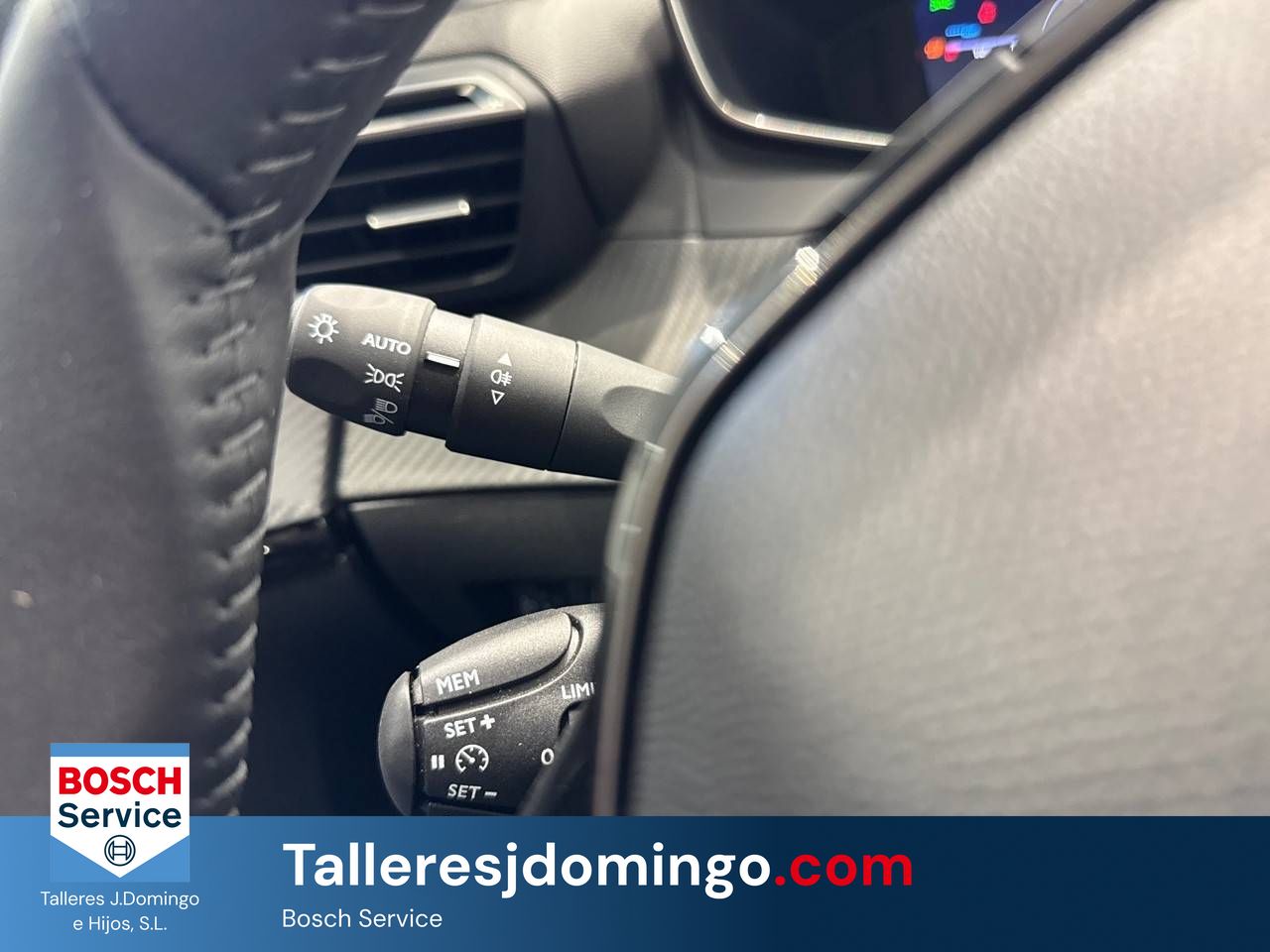 Peugeot 208   Puretech 100 Allure - Foto 17