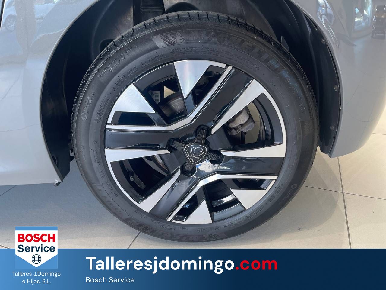 Peugeot 208   Puretech 100 Allure - Foto 12