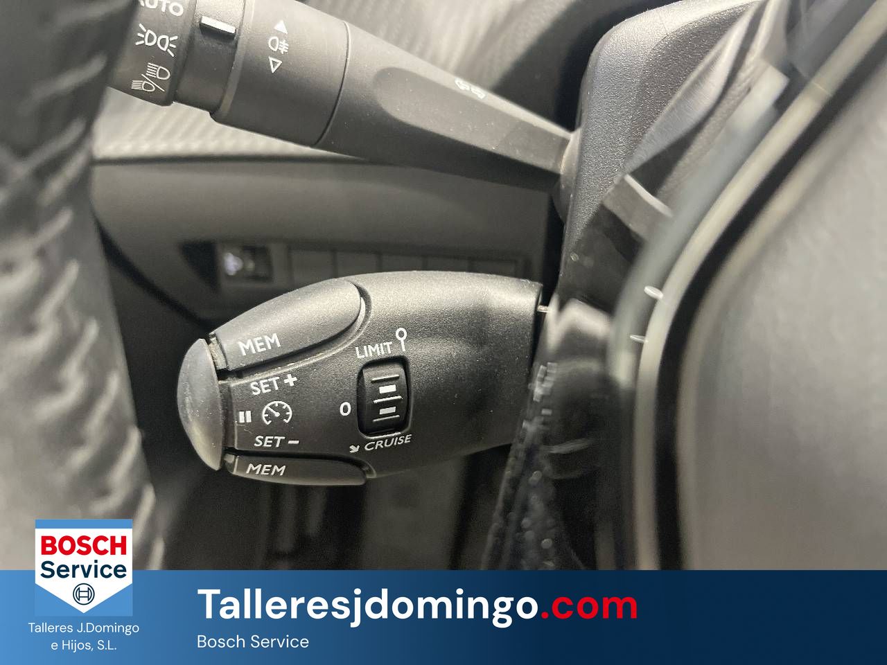 Peugeot 208   Puretech 100 Allure - Foto 16