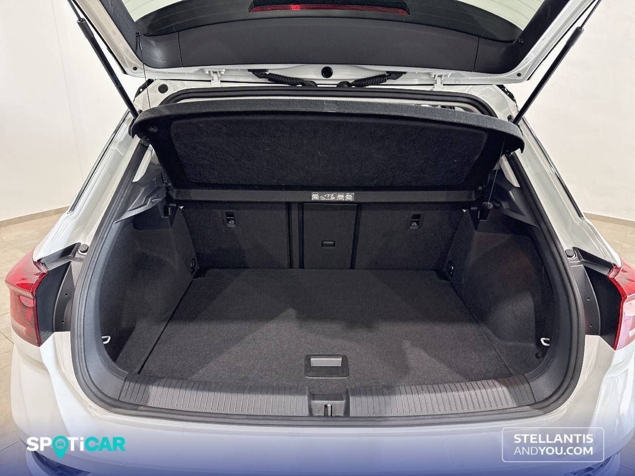 Volkswagen T-Roc   1.5 TSI 110kW (150CV) DSG Sport - Foto 7