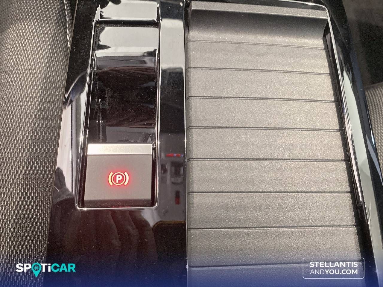 Citroën C4  Hybrid 136 e-DCS6 Plus - Foto 15