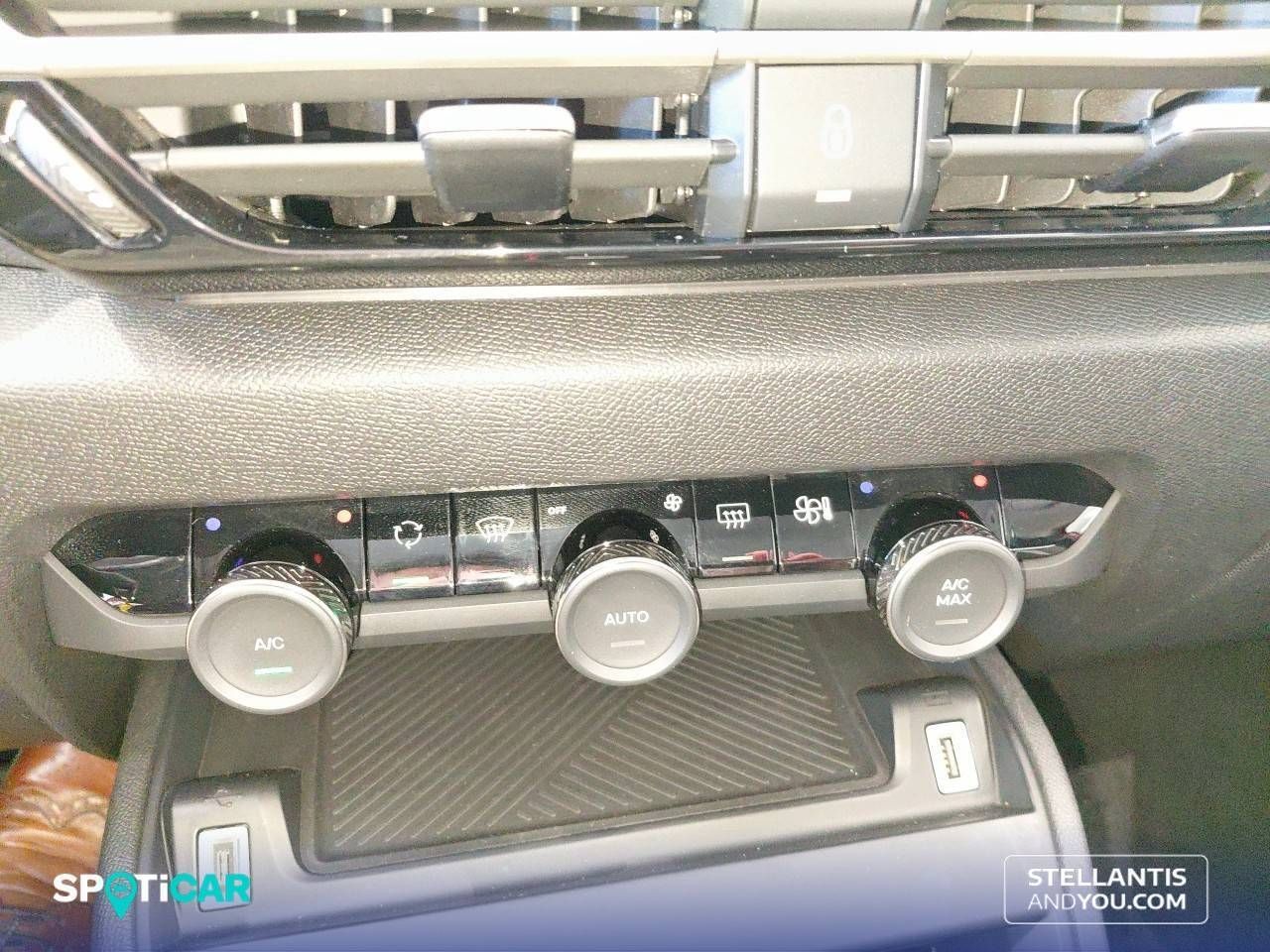 Citroën C4  Hybrid 145 ë-DCS6 Plus - Foto 24