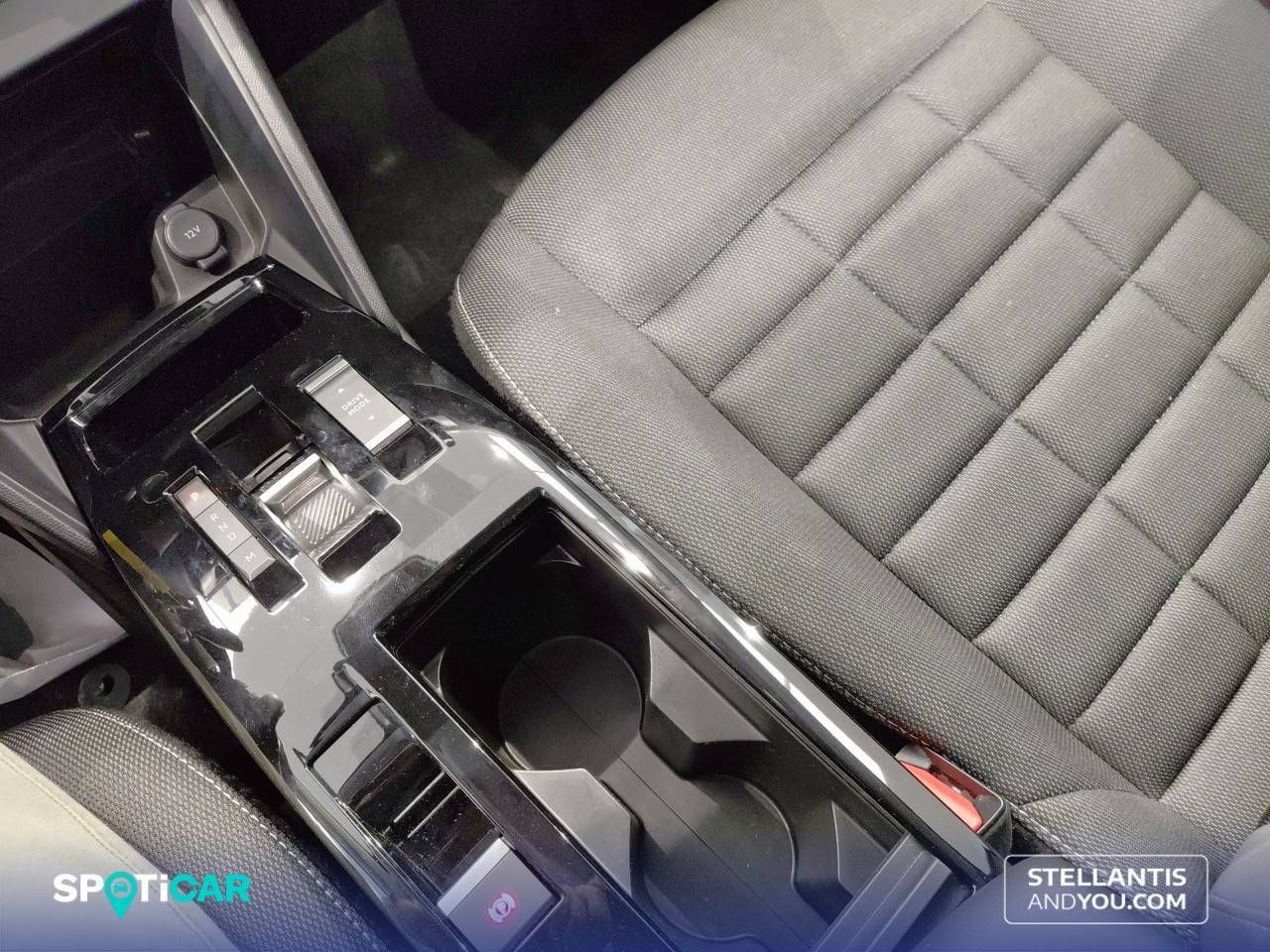 Citroën C4  Hybrid 145 ë-DCS6 Plus - Foto 15