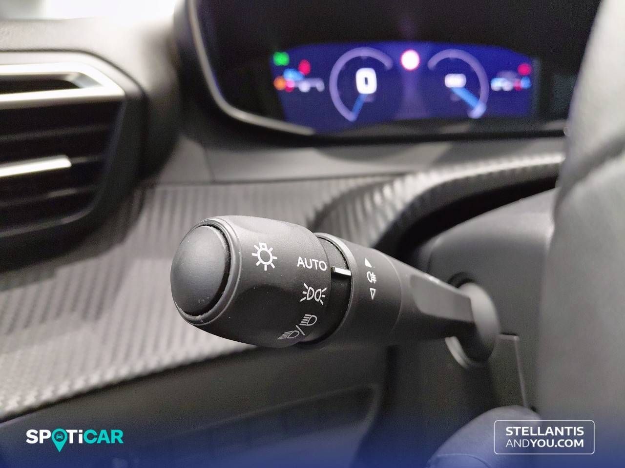 Peugeot 208   Puretech 100 Allure - Foto 22