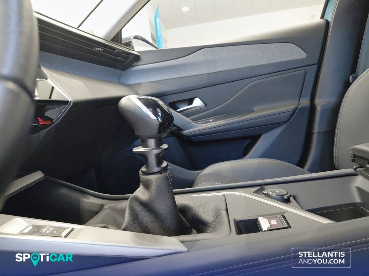 Peugeot 308  5P  PureTech 130 S&S MAN Allure - Foto 15