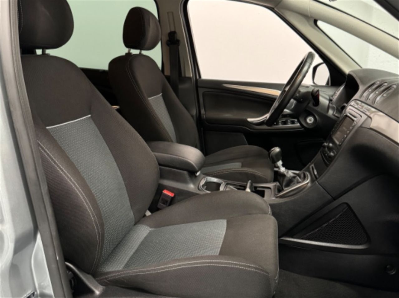 Ford S Max 2.0 TDCi 140cv Trend - foto 8