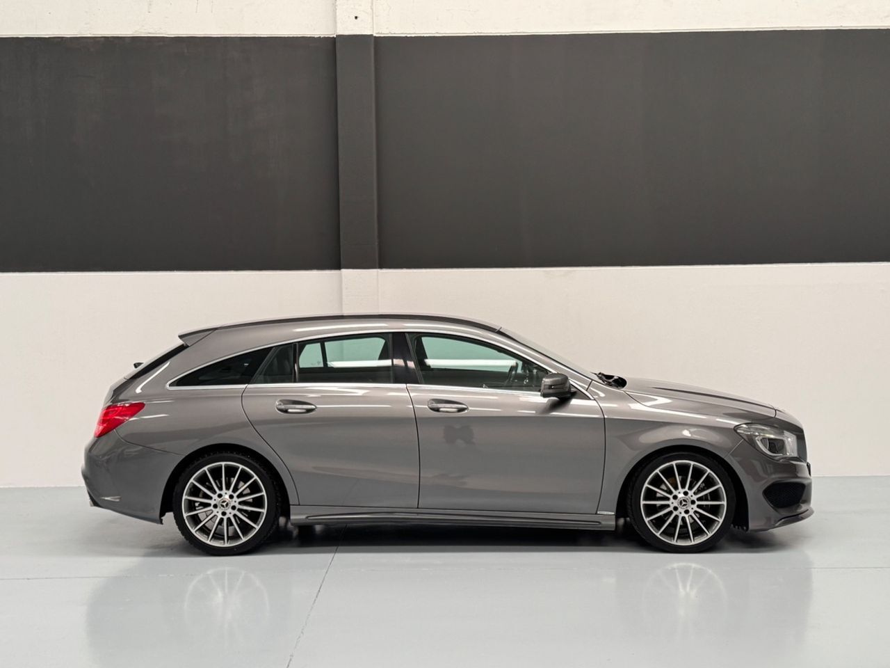 Mercedes CLA CLA 200 d AMG Line Shooting Brake - foto 5