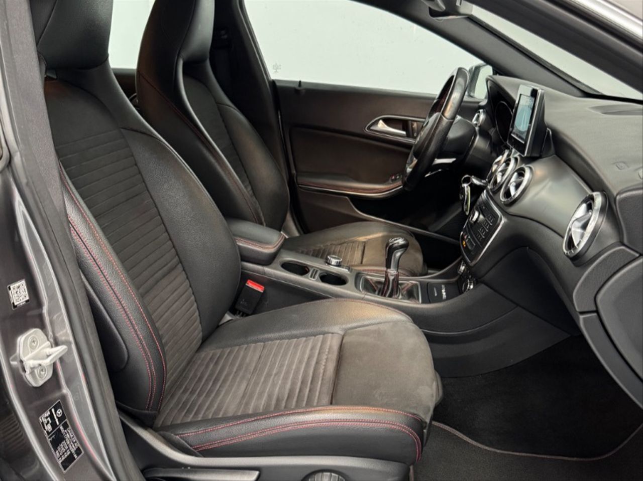 Mercedes CLA CLA 200 d AMG Line Shooting Brake - foto 8