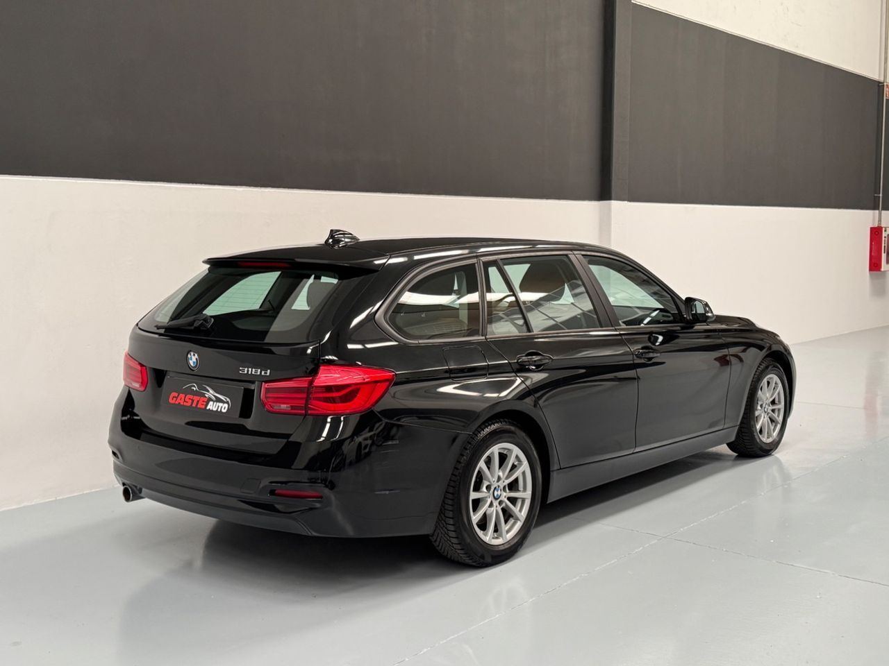 BMW Serie 3 318d Touring - foto 4