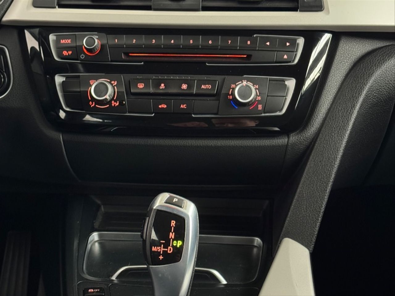 BMW Serie 3 318d Touring - foto 14