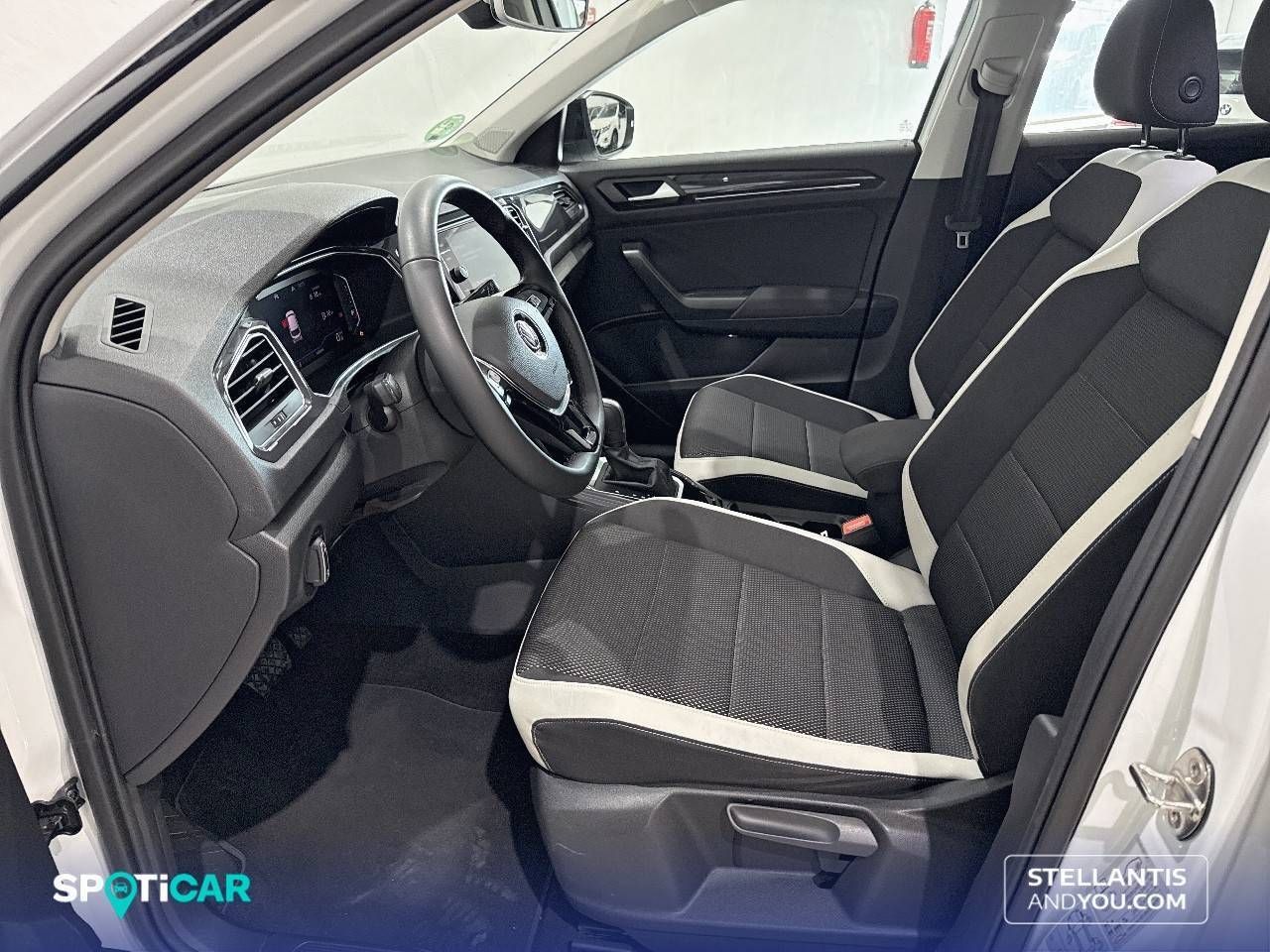 Volkswagen T-Roc   1.5 TSI 110kW (150CV) DSG Sport - Foto 10