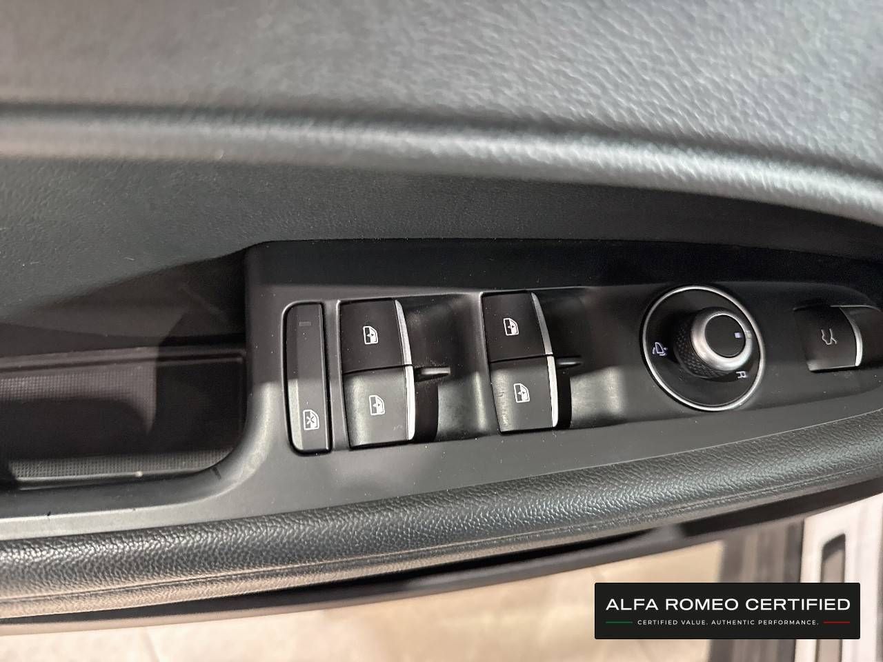 Alfa Romeo Stelvio  2.2 Diésel 140kW (190CV)  Q4 Sprint - Foto 16