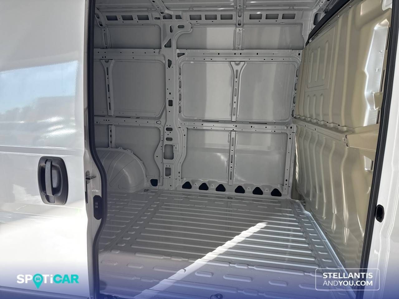 Citroën Jumper  3.5 L2 H2 BHDI 103kW (140CV) S&S 6 V. M - - Foto 11