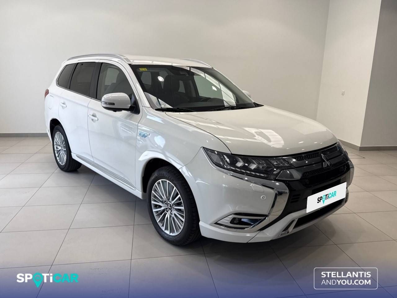 Mitsubishi Outlander  2.4 PHEV  Auto 4WD Kaiteki+ - Foto 4
