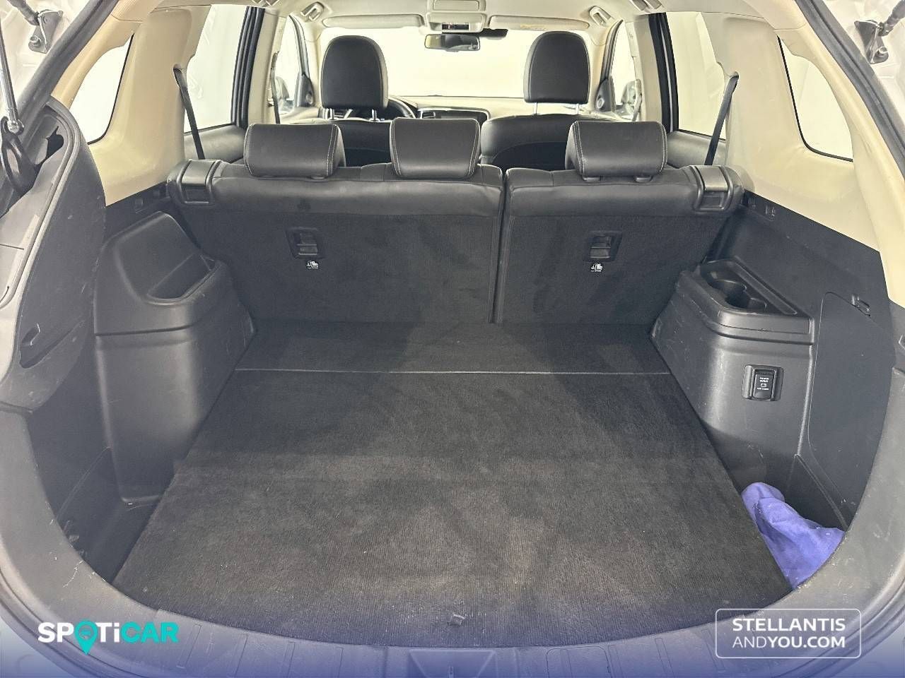 Mitsubishi Outlander  2.4 PHEV  Auto 4WD Kaiteki+ - Foto 7