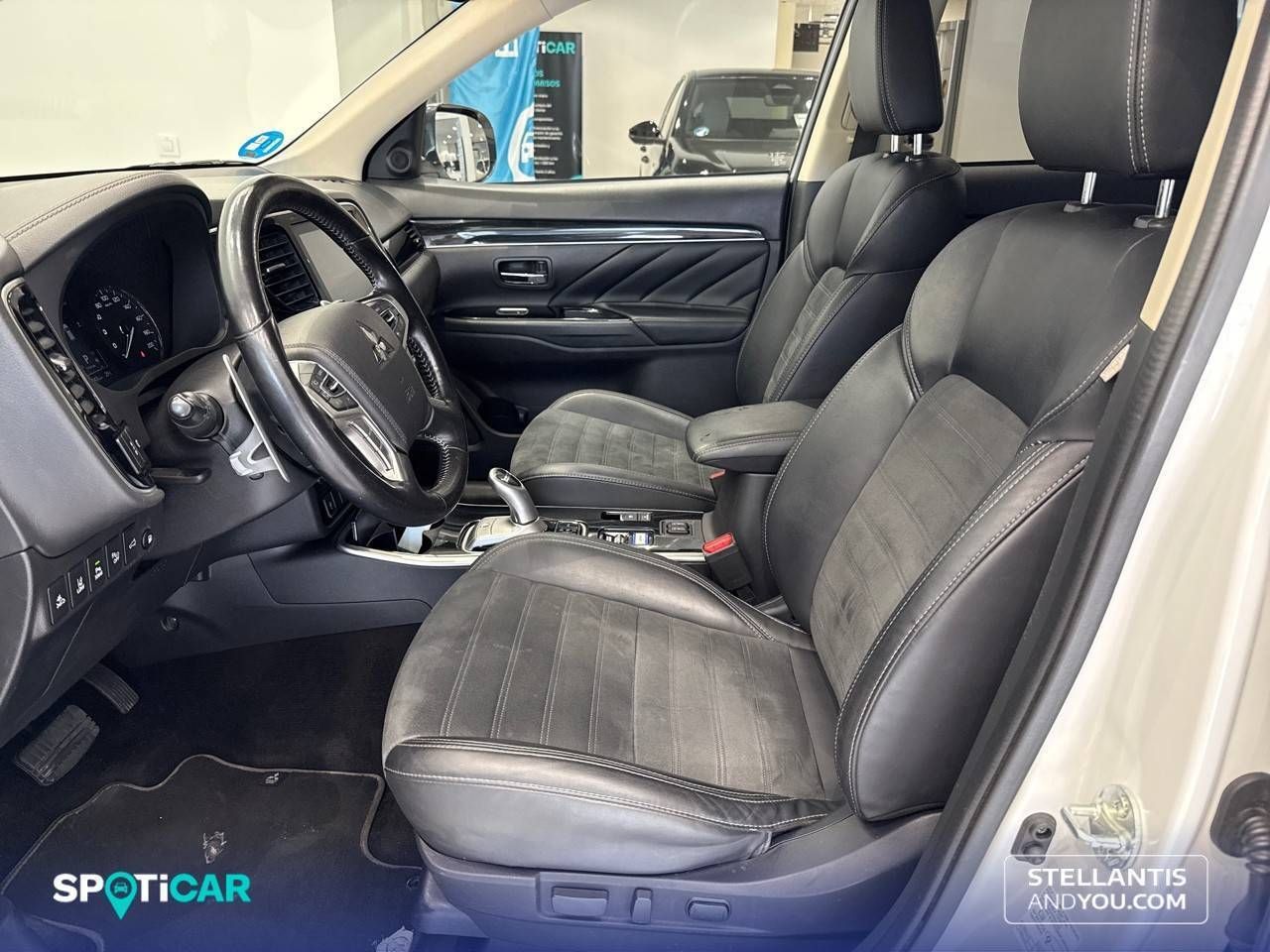 Mitsubishi Outlander  2.4 PHEV  Auto 4WD Kaiteki+ - Foto 10