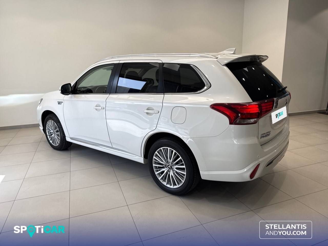 Mitsubishi Outlander  2.4 PHEV  Auto 4WD Kaiteki+ - Foto 8