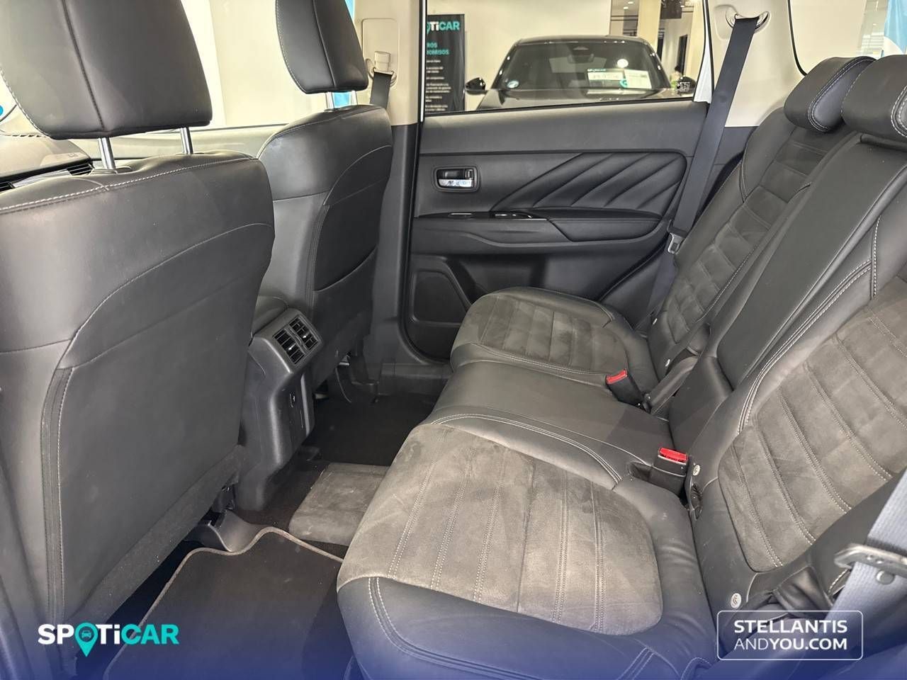Mitsubishi Outlander  2.4 PHEV  Auto 4WD Kaiteki+ - Foto 11