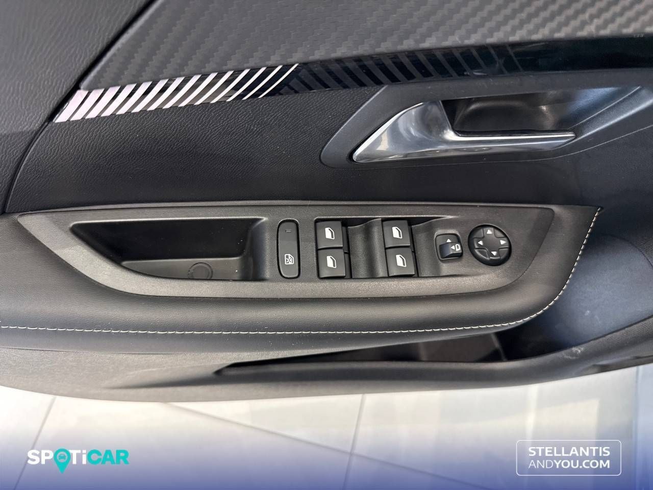 Peugeot 208   Puretech 100 Allure - Foto 13
